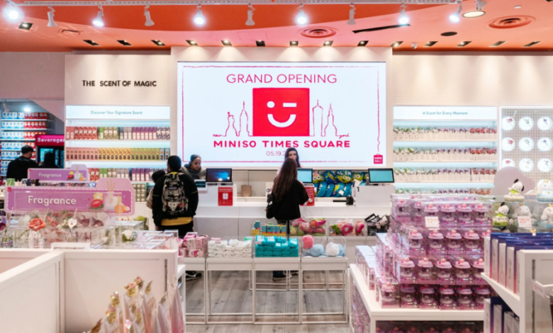 How Small Shops in Hong Kong Can Promote Their Products via WhatsApp Page